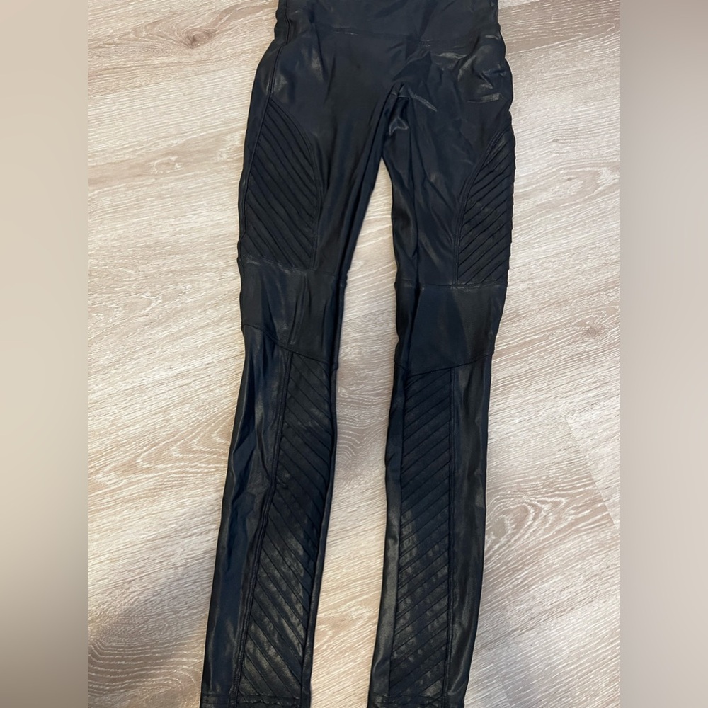 Women’s SPANX leggings Size S textured